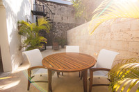 Casa Ruinas Low